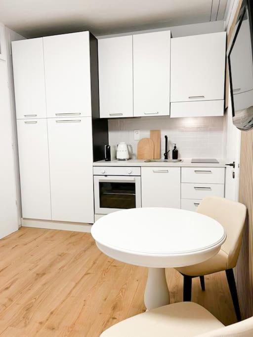 Bright Tiny Studio - Shared Pool & Sauna - Free Parking - Air Condition Muralto Экстерьер фото