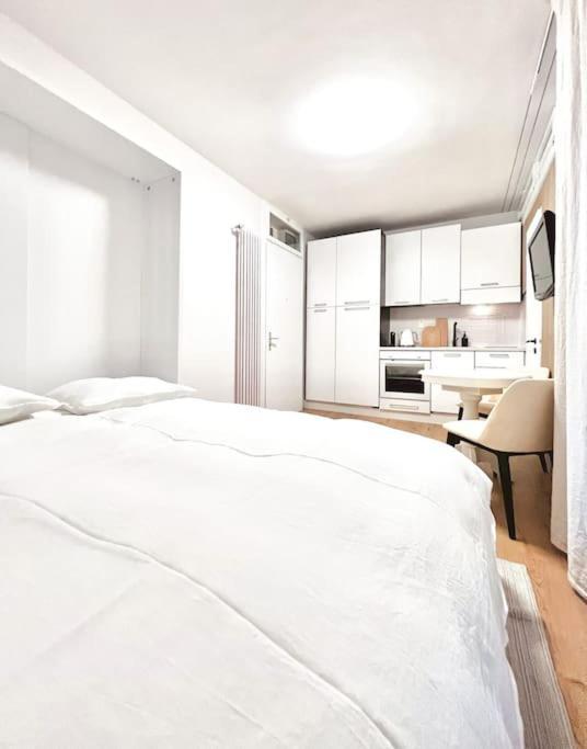 Bright Tiny Studio - Shared Pool & Sauna - Free Parking - Air Condition Muralto Экстерьер фото