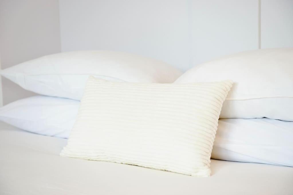 Bright Tiny Studio - Shared Pool & Sauna - Free Parking - Air Condition Muralto Экстерьер фото