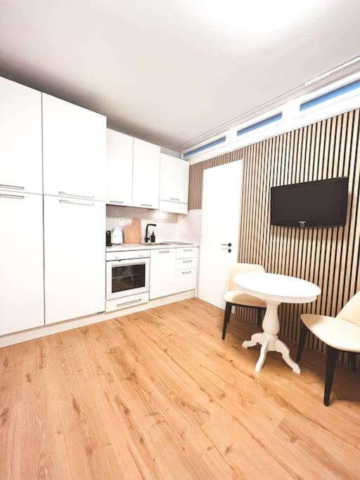 Bright Tiny Studio - Shared Pool & Sauna - Free Parking - Air Condition Muralto Экстерьер фото
